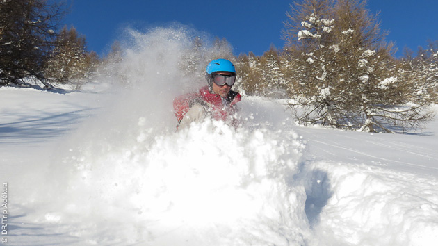 Nuage de poudreuse pour ce séjour ski freeride dans le massif du Queyras (Hautes Alpes)