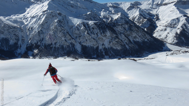 Laissez votre trace en ski free ride sur les pentes ensoleillées du massif du Queyras